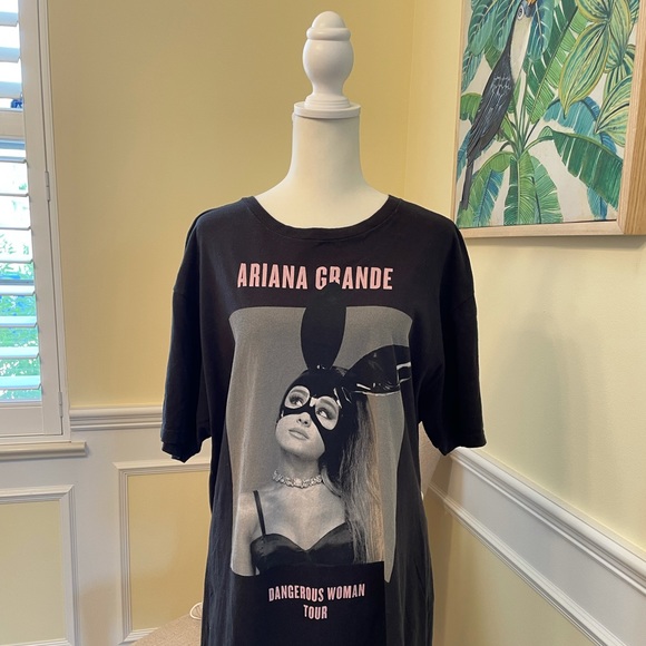 RARE Ariana Grande Dangerous Woman Tour tee - Picture 4 of 4